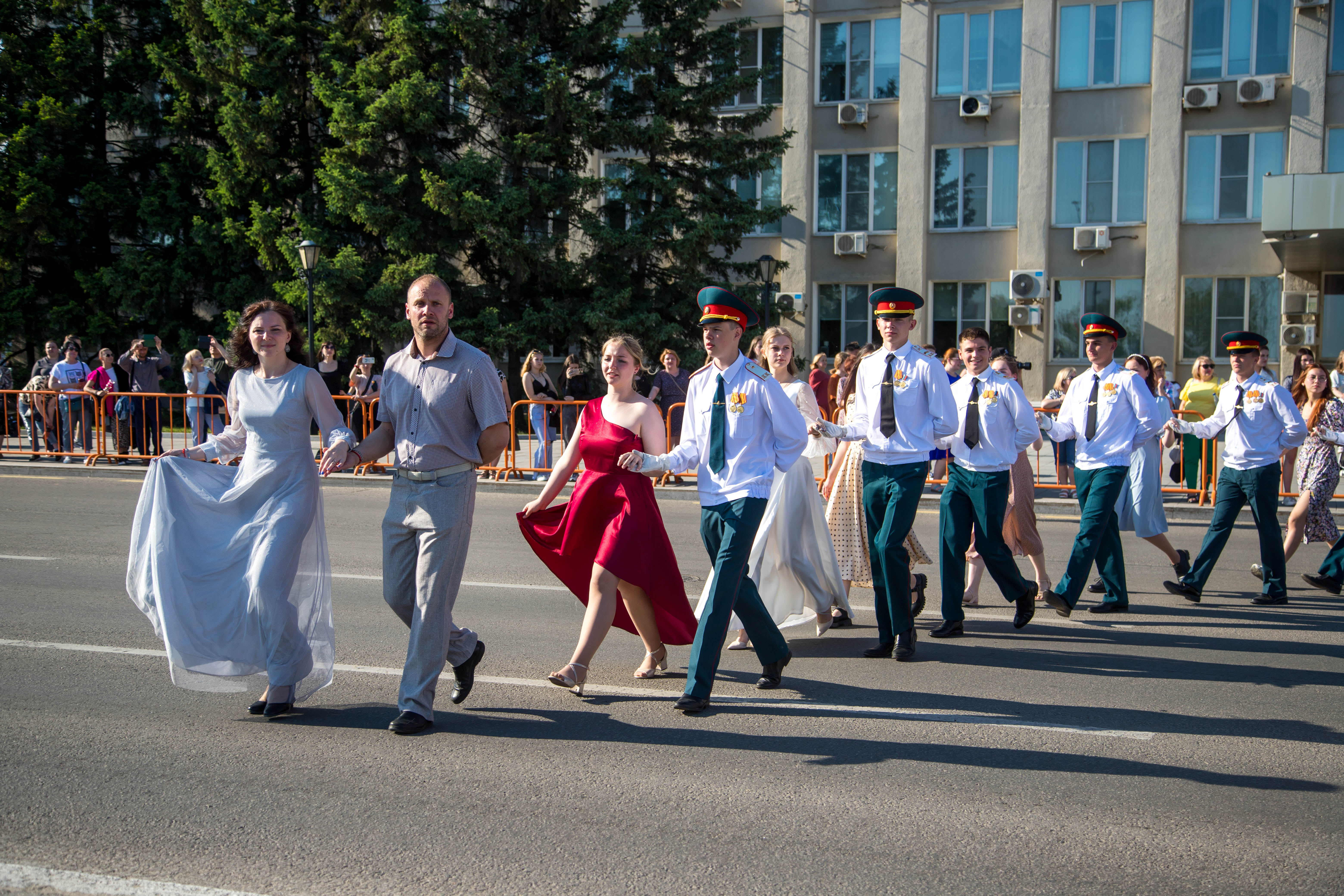Бал цветов и Семейный бал украсили Благовещенск