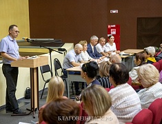 В Благовещенске впервые провели круглый стол для старших домов