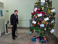 Мэр Олег Имамеев открыл акцию "Ёлка желаний"