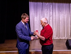 Знаки «50 лет Байкало-Амурской магистрали» вручили благовещенцам