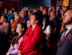 Благовещенские артисты исполнили патриотические песни на городском концерте