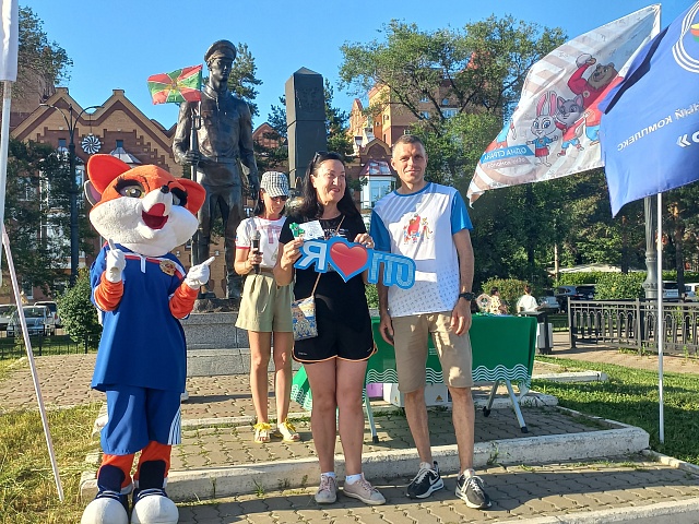  Благовещенцам вручили знаки ГТО в День семьи, любви и верности