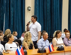 Накануне Дня работника торговли в Благовещенске чествовали руководителей, продавцов, менеджеров и официантов