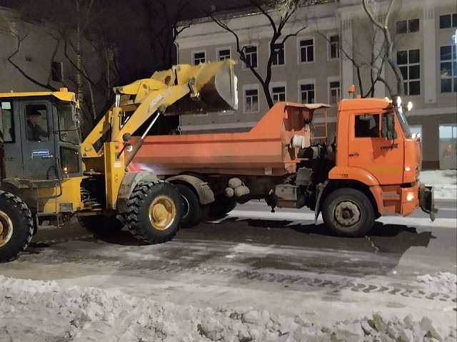 Какие работы по уборке города провели ночью? 