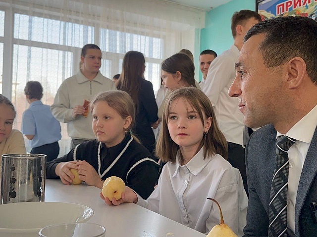 Олег Имамеев: «Регулярно следим за качеством питания детей в школах. Кроме детского и родительского контроля проводим и свой»