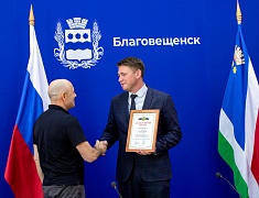 В Благовещенске работников торговли отметили Почетными грамотами