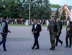 Цветы в память о подвиге советских солдат возложили в Благовещенске