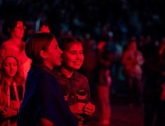 С днём рождения Благовещенск поздравили солист музыкального театра «Геликон-опера» Дмитрий Янковский и оркестр «АмурДжазБэнд»