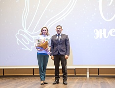 Мэр Благовещенска Олег Имамеев поздравил энергетиков с профессиональным праздником