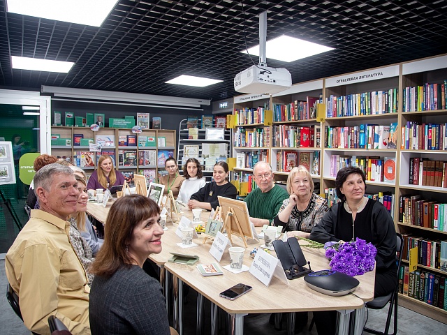 Открытки участника СВО презентовали в Благовещенске