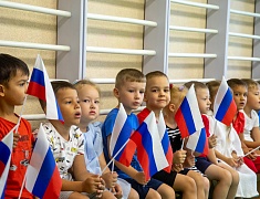 Маленькие патриоты отметили День флага в детских садах Благовещенска