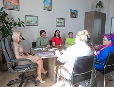 Заместитель мэра Благовещенска Виктория Хопатько встретилась с дальними родственниками Михаила Ломоносова и Виктора Евсеева