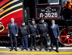 На железнодорожный вокзал амурской столицы прибыл ретропоезд "Победа"