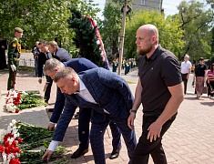 В день города прошли торжественные церемонии возложения цветов