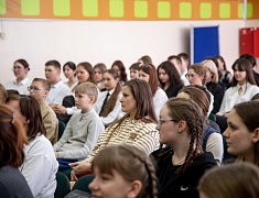 Трёхкратная Олимпийская чемпионка Юлия Чепалова поделилась историей побед и мотивацией с благовещенскими школьниками и спортсменами