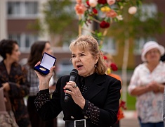 Коллективную свадьбу провели на берегу Зеи в Благовещенске