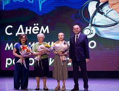Мэр города Олег Имамеев поздравил медиков с их профессиональным праздником