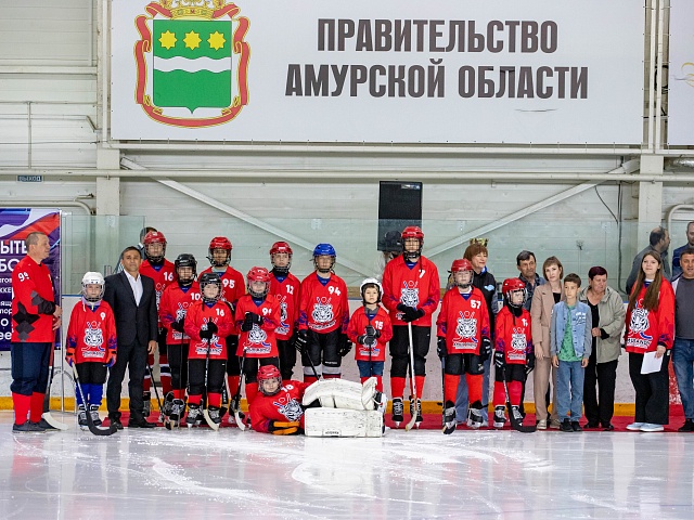 В Благовещенске провели турнир по хоккею с мячом в память об участнике спецоперации