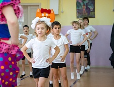 В благовещенском детском саду №67 спортивный флешмоб объединил родителей, детей и педагогов