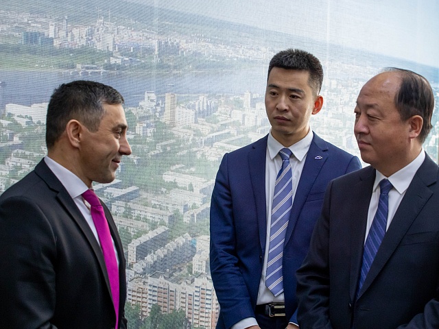 Делегация Хэйхэ поздравила благовещенцев с наступающим Новым годом