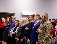 Парту Героя в память об участнике СВО открыли в школе №22 Благовещенска