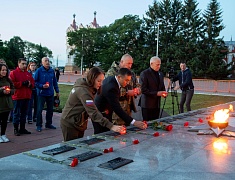 Цветы в память о подвиге советских солдат возложили в Благовещенске