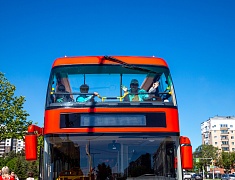 Двухэтажный автобус-кабриолет «провел» первую экскурсию по Благовещенску