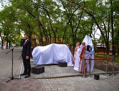 В Купеческом сквере в Благовещенске торжественно открыли новую скульптуру «Торговец с верблюдом»