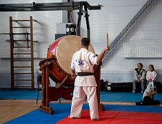 В спортивной школе «Центр боевых искусств» областного центра прошли чемпионат и первенство города, посвящённые памяти Алексея Новикова