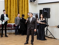 В Благовещенске в танце закружились более сотни студентов