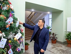 Сотрудники администрации Благовещенска станут новогодними волшебниками