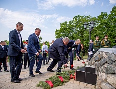 В день города прошли торжественные церемонии возложения цветов