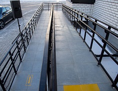 Дмитрий Гумиров вручил ключи от благоустроенных квартир первым новосёлам 