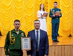 В Благовещенске в честь 84 дня рождения ДВОКУ личному составу вручили награды