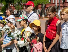 Цветы в память о подвиге советских солдат возложили в Благовещенске