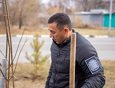 Сотрудники городской администрации во главе с мэром Олегом Имамеевым присоединились к традиционной акции «Город берегу»