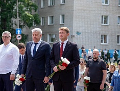 В день города прошли торжественные церемонии возложения цветов