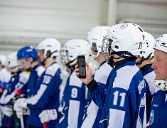 В Благовещенске провели турнир по хоккею с мячом в память об участнике спецоперации