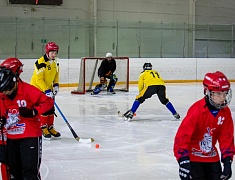 В Благовещенске провели турнир по хоккею с мячом в память об участнике спецоперации