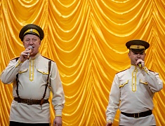 В Благовещенске в честь 84 дня рождения ДВОКУ личному составу вручили награды