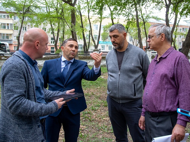 Мэр Благовещенска поручил завершить благоустройство сквера водников раньше срока