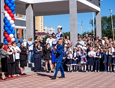 В школах Благовещенска прошли торжественные линейки