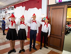 В Благовещенске с 90-летием поздравили Центр эстетического воспитания детей им. В. В. Белоглазова