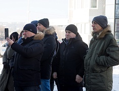 Дмитрий Гумиров вручил ключи от благоустроенных квартир первым новосёлам 