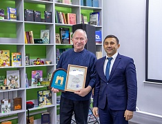 Мэр Благовещенска Олег Имамеев поздравил работников сферы культуры с завершением года