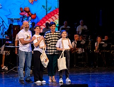 Финальный этап IX Международного фестиваля «Детство на Амуре», который завершился гала-концертом, состоялся в Благовещенске