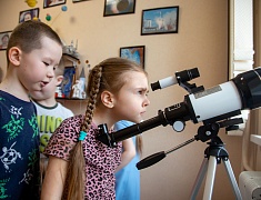 В преддверии Дня космонавтики в «космической обсерватории» прошло первое занятие с воспитанниками детского сада № 68