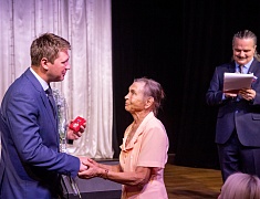 Знаки «50 лет Байкало-Амурской магистрали» вручили благовещенцам