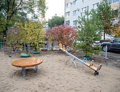 Жители еще двух благовещенских дворов получили современные игровые площадки