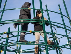 В Благовещенске возводят зимний городок